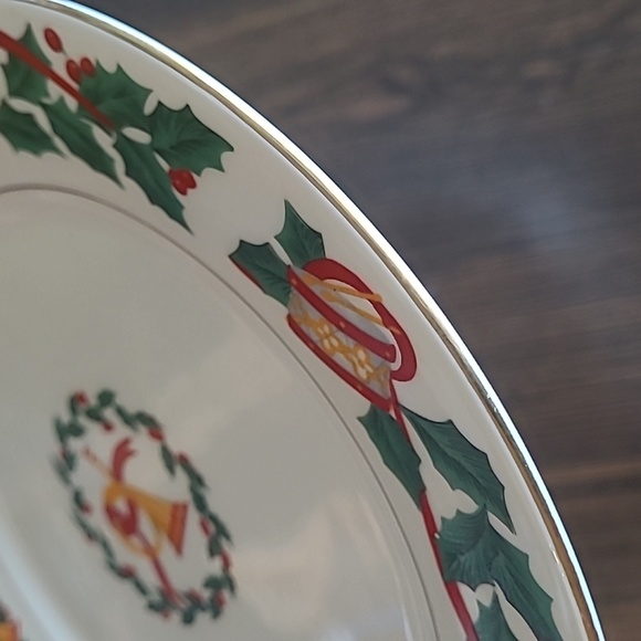 ROYAL MAJESTIC FINE CHINA 'CHRISTMAS EVE' PLATES SET OF 4 - Picture 15 of 15